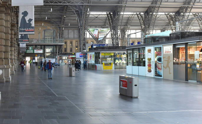 15.04.2020, xblx, Tag der Entscheidung: kommt es zu Lockerungen? Frankfurt Hauptbahnhof, emwirt Frankfurt am Main