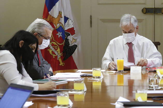 Santiago, April 15, 2020 The President of the Republic, Sebastian Pinera, heads a new meeting of the Emergency Committee for Coronavirus Pool Photography ViaAton Chile, Santiago Chile Aton 411990  Copyright: POOLxFOTOGRAFICO VIAATONxCHILE