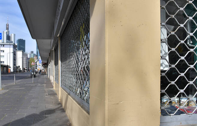 15.04.2020, xblx, Tag der Entscheidung: kommt es zu Lockerungen?, noch geschlossenes Geschäft, emwirt Frankfurt am Main