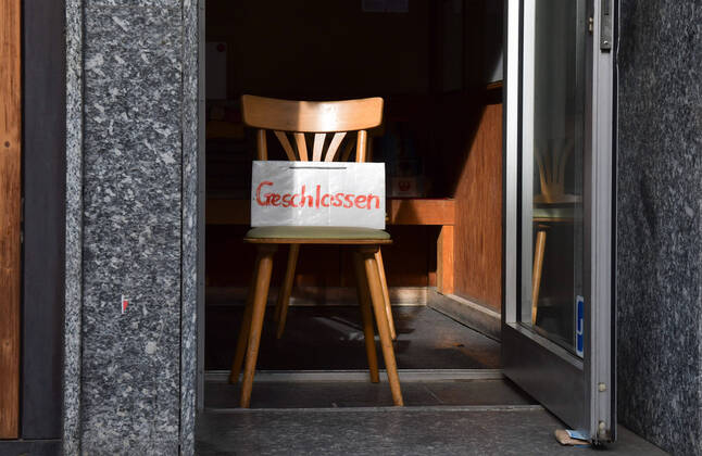 News Bilder des Tages 15.04.2020, xblx, Tag der Entscheidung: kommt es zu Lockerungen?, noch geschlossenes Geschäft, emwirt Frankfurt am Main