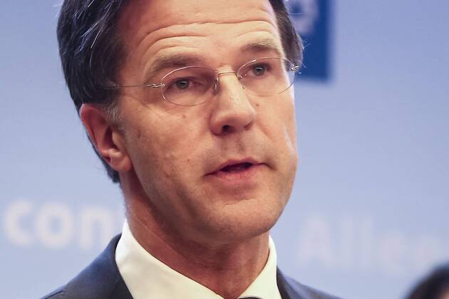 DEN HAAG, 15-04-2020 , Dutchnews,Press conference about the coronavirus in The Netherlands. Minister President minister Algemene Zaken Mark Rutte and Viceminister President en Minister van Volksgezondheid, Welzijn en Sport Hugo de Jonge. Translator Irma Sluis. Press conference about the coronavirus  x7821480x Copyright: