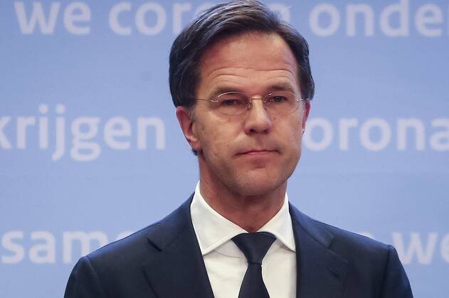 DEN HAAG, 15-04-2020 , Dutchnews,Press conference about the coronavirus in The Netherlands. Minister President minister Algemene Zaken Mark Rutte and Viceminister President en Minister van Volksgezondheid, Welzijn en Sport Hugo de Jonge. Translator Irma Sluis. Press conference about the coronavirus  x7821520x Copyright: