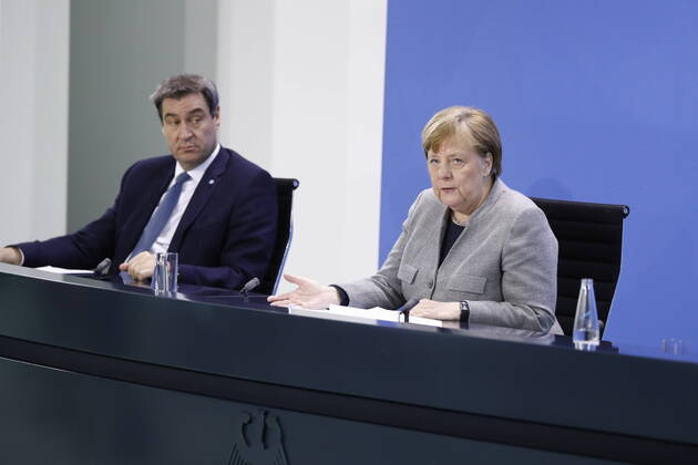 Markus Söder, Bayerischer Ministerpräsident, Bundeskanzlerin Angela Merkel, Deutschland, Berlin, Bundeskanzleramt, Pressekonferenz von Bundeskanzlerin Merkel im Anschluss an das Gespräch mit den Regierungschefinnen und -chefs der Länder im Zusammenhang mit dem Coronavirus , 15.04.2020