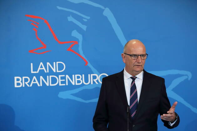 Ministerpräsident Dietmar Woidke (SPD) während einer Pressekonferenz zur vorsichtigen Lockerung der Maßnahmen wegen des Coronavirus, Staatskanzlei, Potsdam, 15. April 2020. Brandenburg PK Coronavirus