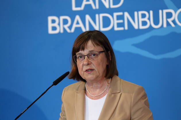 Gesundheitsministerin Ursula Nonnemacher (Bündnis 90 Die Grünen) während einer Pressekonferenz zur vorsichtigen Lockerung der Maßnahmen wegen des Coronavirus, Staatskanzlei, Potsdam, 15. April 2020. Brandenburg PK Coronavirus