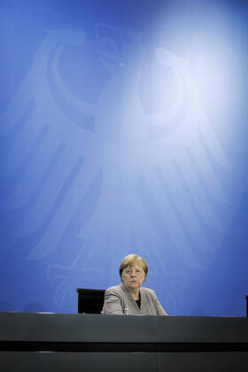 Bundeskanzlerin Angela Merkel, CDU, gibt nach einer Videokonferenz des Bundesregierung mit den Ministerpraesidenten, im Zusammenhang mit dem Coronavirus, eine Presseunterrichtung. Berlin, 15.04.2020 Berlin Deutschland