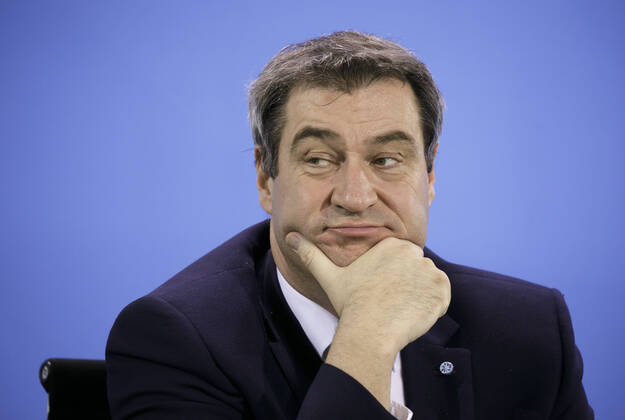 Der Ministerpraesident von Bayern, Markus Soeder, CSU, gibt nach einer Videokonferenz der Bundesregierung mit den Ministerpraesidenten, im Zusammenhang mit dem Coronavirus, eine Presseunterrichtung. Berlin, 15.04.2020 Berlin Deutschland