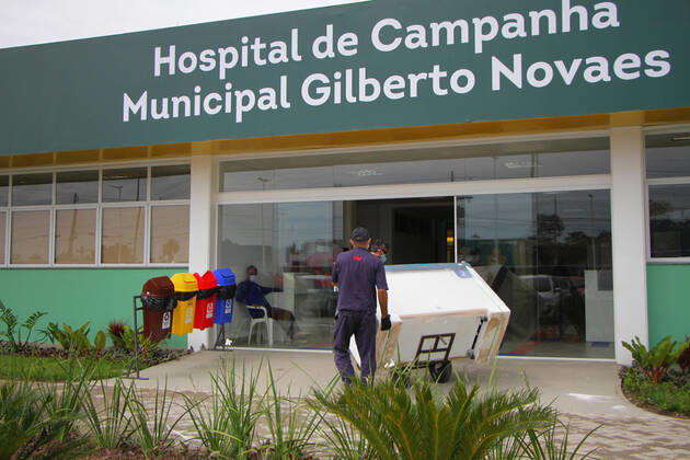 MANAUS, AM - 15.04.2020: HOSPITAL DE CAMPANHA GILBERTO NOVAES - Arrival of equipment for the new 20 ICUs of the Hospital de Campanha Municipal Gilberto Novaes, set up to receive patients with Covid-19. The hospital was created in a partnership between the City of Manaus and Samel and is located in an old school in the north of the city. x1904665x  SandroxPereira