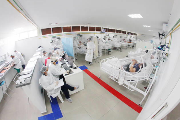 MANAUS, AM - 15.04.2020: HOSPITAL DE CAMPANHA GILBERTO NOVAES - ICU of the Hospital de Campanha Municipal Gilberto Novaes, set up to receive patients with Covid-19. The hospital was created in a partnership between the City of Manaus and Samel and is located in an old school in the north of the city. x1904668x  SandroxPereira