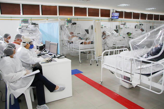MANAUS, AM - 15.04.2020: HOSPITAL DE CAMPANHA GILBERTO NOVAES - ICU of the Hospital de Campanha Municipal Gilberto Novaes, set up to receive patients with Covid-19. The hospital was created in a partnership between the City of Manaus and Samel and is located in an old school in the north of the city. x1904672x  SandroxPereira