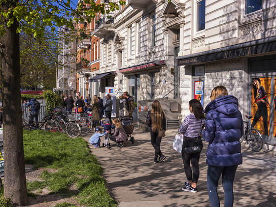 Hamburg zur Zeit der Corona Pandemie. Scjlangestehen für ein Eis ¦ 15.04.20, Hamburg, Hamburg City Â