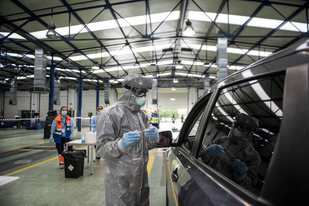 April 15, 2020, Granada, Spain: A health worker in a protective suit takes a sample for a PCR test..During the coronavirus crisis, at the ITV (technical inspection of vehicles) center in Albolote PCR tests (polymerase chain reaction) are carried out on workers of the security forces and staff of nursing homes to detect Covid 19. Granada Spain - ZUMAs197 20200415_zaa_s197_088 Copyright: xCarlosxGilx