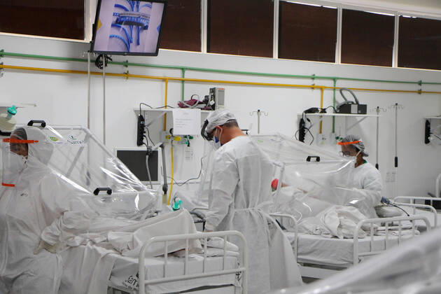 MANAUS, AM - 15.04.2020: HOSPITAL DE CAMPANHA GILBERTO NOVAES - ICU of the Hospital de Campanha Municipal Gilberto Novaes, set up to receive patients with Covid-19. The hospital was created in a partnership between the City of Manaus and Samel and is located in an old school in the north of the city. x1904681x  SandroxPereira