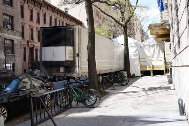 April 15, 2020, New York, New York, USA: Refrigerated container truck parked outside Lenox Hill Hospital, on city street in front of apartment buildings,.Upper East Side, NYC.April 15, 2020.Photos by Sonia Moskowitz. New York USA - ZUMAm334 20200415_zep_m334_007 Copyright: xSoniaxMoskowitzxGordonx