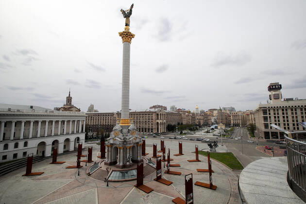 KYIV, UKRAINE - APRIL 15, 2020 - The Independence Monument, one of the symbols of Kyiv, is pictured in deserted Maidan Nezalezhnosti as quarantine caused by the coronavirus pandemic is in place in Kyiv, capital of Ukraine. Downtown Kyiv under quarantine  Copyright: xPavlo_Bagmutx
