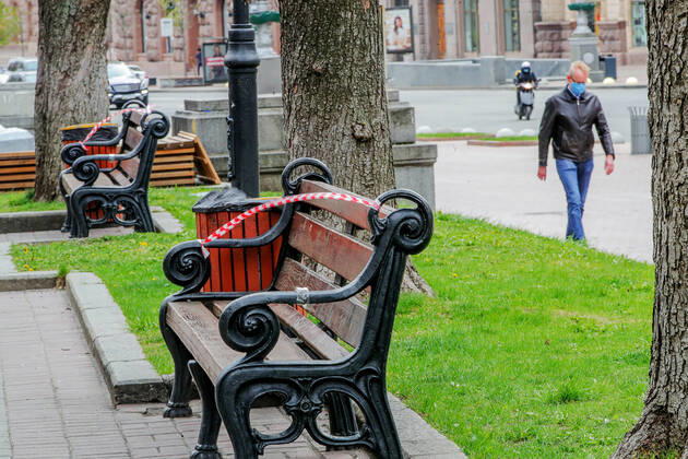 KYIV, UKRAINE - APRIL 15, 2020 - Caution tape seals off benches on Khreshchatyk Street as the city lives under quarantine due to the coronavirus pandemic, Kyiv, capital of Ukraine. Downtown Kyiv under quarantine  Copyright: xPavlo_Bagmutx