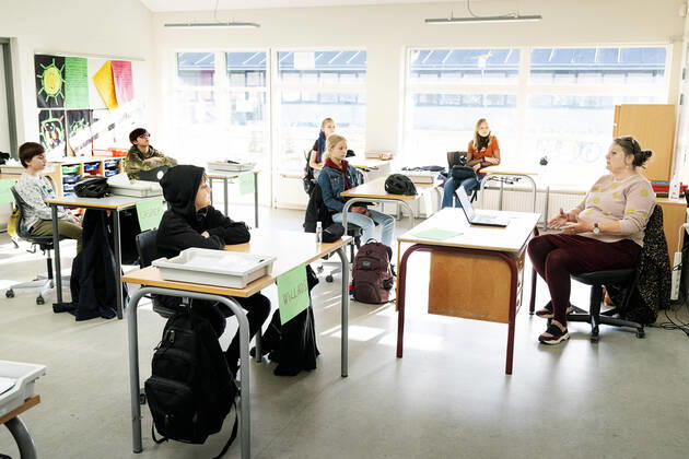 Her bliver 5.a. instrueret i de nye forholdsregler i forbindelse med Corona. Toelloese Skole i Holbaek Kommune tager imod de foerste elever efter genaabning, torsdag den 16. april 2020.. , Toelloese Denmark