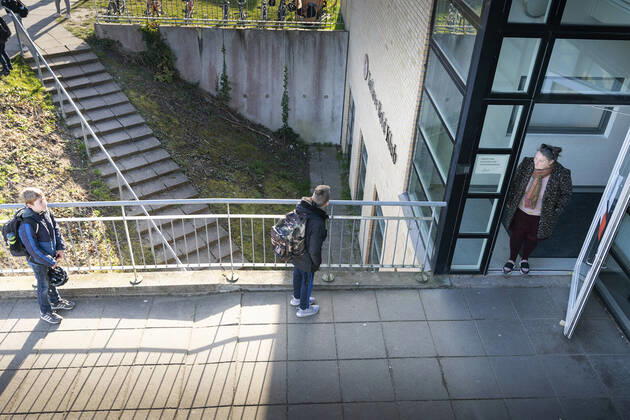 Eleverne lukkes ind en ad gangen. Toelloese Skole i Holbaek Kommune tager imod de foerste elever efter genaabning, torsdag den 16. april 2020.. , Toelloese Denmark