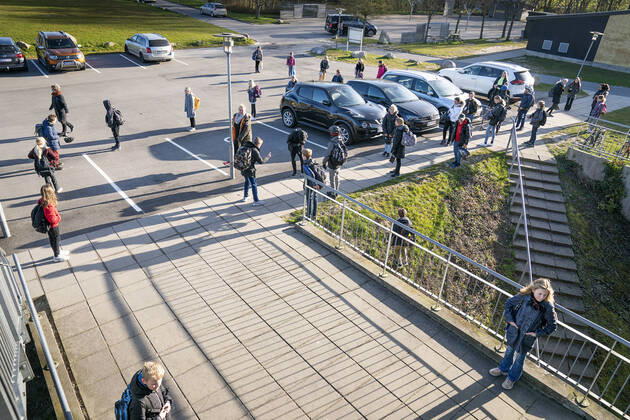 Eleverne lukkes ind en ad gangen. Toelloese Skole i Holbaek Kommune tager imod de foerste elever efter genaabning, torsdag den 16. april 2020.. , Toelloese Denmark