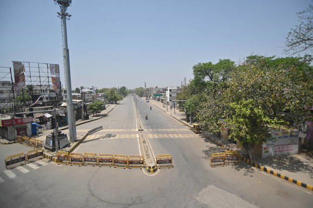 April 16, 2020, Prayagraj, Uttar Pradesh, India: Prayagraj: A deserted view of roads during a nationwide lockdown imposed as a preventive measure against the spread of the COVID-19 coronavirus in Allahabad Prayagraj India - ZUMAv115 20200416_zap_v115_017 Copyright: xPrabhatxKumarxVermax