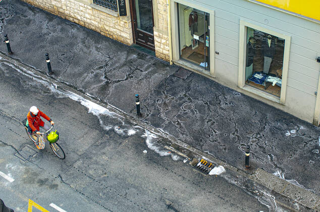 Bergamo Coronavirus - sanitation of city streets (Foto Sergio Agazzi Fotogramma, Bergamo - 2020-04-16) p.s. la foto e utilizzabile nel rispetto del contesto in cui e stata scattata, e senza intento diffamatorio del decoro delle persone rappresentate  Copyright: xFotox SergioxAgazzix xFOTOGRAMMAx