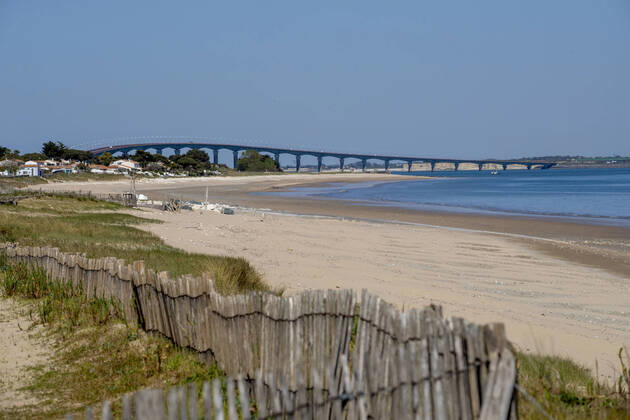 Plage de Rivedoux NEWS : Crise sanitaire mondiale et la pandemie du Coronavirus Covid19 - Ile de Re - 16 04 2020 ChristopheBreschi Panoramic 