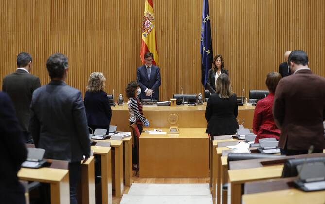 Spanish Health Minister, Salvador Illa (C-I), keeps a minute silence before he makes his weekly appearance before the Health Commission to inform about the coronavirus situation at Parliament in Madrid, Spain, 16 April 2020. Spanish Health Minister appears before Health Commission at Parliament !ACHTUNG: NUR REDAKTIONELLE NUTZUNG!  Copyright: xBallesterosx GRAF1457 20200416-637226407207725913