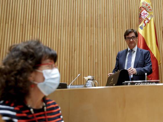 Spanish Health Minister, Salvador Illa (R), during his weekly appearance before the Health Commission to inform about the coronavirus situation at Parliament in Madrid, Spain, 16 April 2020. Spanish Health Minister appears before Health Commission at Parliament !ACHTUNG: NUR REDAKTIONELLE NUTZUNG!  Copyright: xBallesterosx GRAF1459 20200416-637226407303507166
