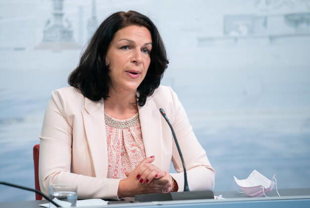 Wien 16.04.2020, Wien, AUT, Akutelle Entwicklungen zur Coronaerkrankung in Oesterreich, Pressekonferenz, im Bild Hausaerztin Cornelia Tschanett Hausaerztin Cornelia Tschanett during a press conference of Austrian Goverment about the Coronavirus Pandemie at the Wien, Austria on 2020 04 16.