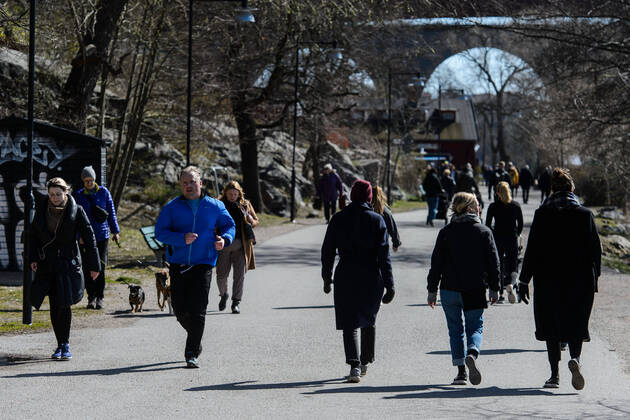 200415 Pedestrians and runners in Tantolunden, as the coronavirus, COVID-19, outbreak continues on April 15, 2020 in Stockholm. Sweden stands out among countries in the world with so far comparatively very few public restrictions during the coronavirus pandemic. Photo: Maxim ThorÃ BILDBYRAN kod MT Copyright: MAXIMxTHORE BB200415BB067