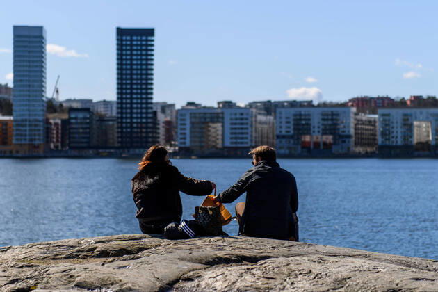 200415 People sitting on a rock in Tantolunden, as the coronavirus, COVID-19, outbreak continues on April 15, 2020 in Stockholm. Sweden stands out among countries in the world with so far comparatively very few public restrictions during the coronavirus pandemic. Photo: Maxim ThorÃ BILDBYRAN kod MT Copyright: MAXIMxTHORE BB200415BB069