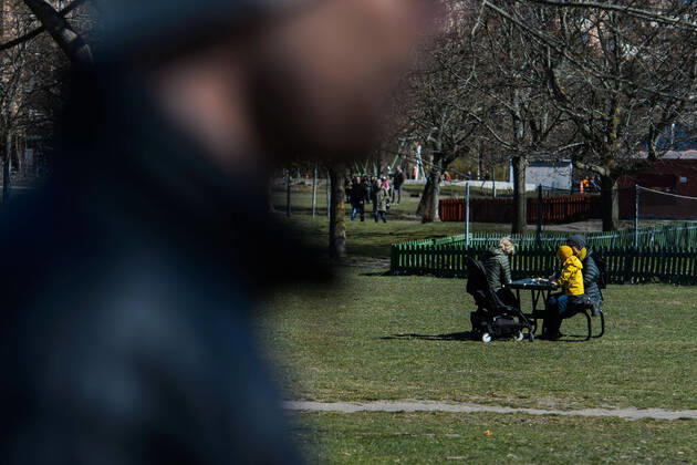 200415 People gather at Tantolunden, as the coronavirus, COVID-19, outbreak continues on April 15, 2020 in Stockholm. Sweden stands out among countries in the world with so far comparatively very few public restrictions during the coronavirus pandemic. Photo: Maxim ThorÃ BILDBYRAN kod MT Copyright: MAXIMxTHORE BB200415BB070