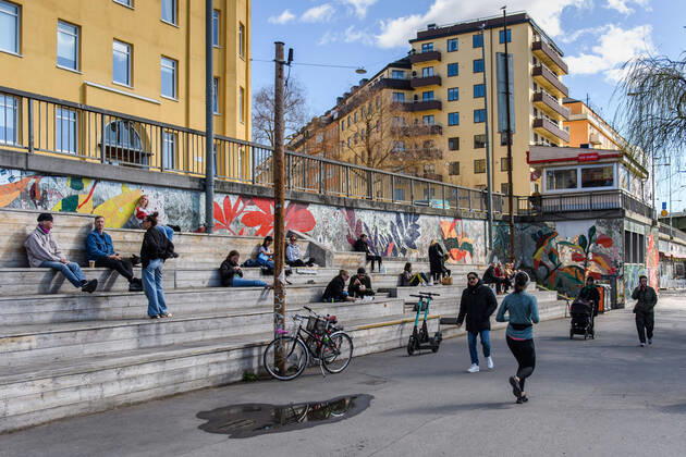 200415 People sitting on benches, as the coronavirus, COVID-19, outbreak continues on April 15, 2020 in Stockholm. Sweden stands out among countries in the world with so far comparatively very few public restrictions during the coronavirus pandemic. Photo: Maxim ThorÃ BILDBYRAN kod MT Copyright: MAXIMxTHORE BB200415BB078