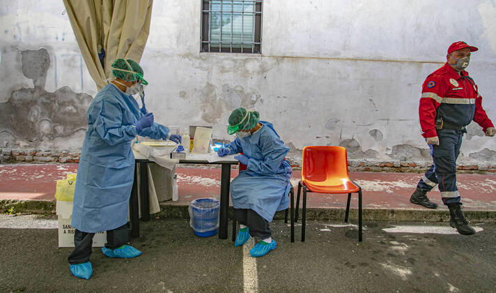 Caravaggio (Bergamo) Coronavirus - the Drive in tampons in the town are underway. the first patient is dr. Flavio Alborghetti director of PRESST BG West (Foto Sergio Agazzi Fotogramma, Bergamo - 2020-04-16) p.s. la foto e utilizzabile nel rispetto del contesto in cui e stata scattata, e senza intento diffamatorio del decoro delle persone rappresentate  Copyright: xFotox SergioxAgazzix xFOTOGRAMMAx