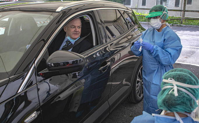 Caravaggio (Bergamo) Coronavirus - the Drive in tampons in the town are underway. the first patient is dr. Flavio Alborghetti director of PRESST BG West (Foto Sergio Agazzi Fotogramma, Bergamo - 2020-04-16) p.s. la foto e utilizzabile nel rispetto del contesto in cui e stata scattata, e senza intento diffamatorio del decoro delle persone rappresentate  Copyright: xFotox SergioxAgazzix xFOTOGRAMMAx