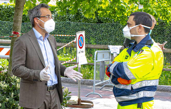 Caravaggio (Bergamo) Coronavirus - the Drive in tampons in the town are underway. the first patient is dr. Flavio Alborghetti director of PRESST BG West in the photo Claudio Bolandrini mayor of Caravaggio (Foto Sergio Agazzi Fotogramma, Bergamo - 2020-04-16) p.s. la foto e utilizzabile nel rispetto del contesto in cui e stata scattata, e senza intento diffamatorio del decoro delle persone rappresentate  Copyright: xFotox SergioxAgazzix xFOTOGRAMMAx