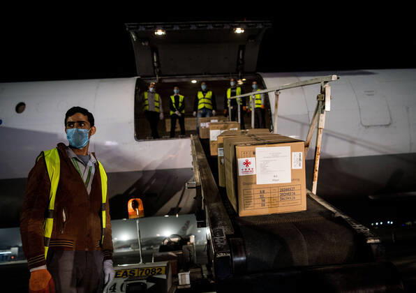 (200416) -- CAIRO, April 16, 2020 -- Workers transfer medical supplies from China in Cairo International Airport, Egypt, April 16, 2020. Egypt received on Thursday the first batch of China s anti-coronavirus materials including 20,000 N95 masks, 10,000 protective suits and 10,000 testing kits for COVID-19. When receiving the materials at the airport, Mohamed Shawky, undersecretary of Egyptian Health Ministry, expressed his appreciation to the Chinese side for the aid and its support for Egypt amid the ongoing difficult conditions. ) EGYPT-CAIRO-CHINESE AID-COVID-19 WuxHuiwo