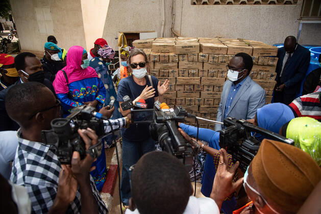 Donations from international NGOs (Non-Governmental Organizations) given to the city of Niamey continue to flow in the framework of the COVID-19 Preparation and Response Plan. Donations of sanitary equipment in particular (Soaps, kettles, Masks, ...) as here today given by a German NGO to the mayor and President of the Special Delegation of the city, Mr. Moctar Mamoudou. Events that are most often highlighted by the local press and which also shows how difficult it is for journalists to respect barrier gestures.  NicolasxRemenex xLexPictorium LePictorium_0227999