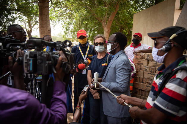 Donations from international NGOs (Non-Governmental Organizations) given to the city of Niamey continue to flow in the framework of the COVID-19 Preparation and Response Plan. Donations of sanitary equipment in particular (Soaps, kettles, Masks, ...) as here today given by a German NGO to the mayor and President of the Special Delegation of the city, Mr. Moctar Mamoudou. Events that are most often highlighted by the local press and which also shows how difficult it is for journalists to respect barrier gestures.  NicolasxRemenex xLexPictorium LePictorium_0228005