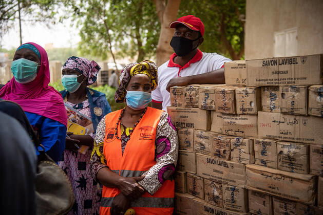 An employee of the technical services of the city of Niamey attends a donation ceremony. Donations from international NGOs (Non-Governmental Organizations) given to the city of Niamey continue to flow in the framework of the COVID-19 Preparation and Response Plan. Donations of sanitary equipment in particular (Soaps, kettles, Masks, ...) as here today given by a German NGO to the mayor and President of the Special Delegation of the city, Mr. Moctar Mamoudou.  NicolasxRemenex xLexPictorium LePictorium_0228006
