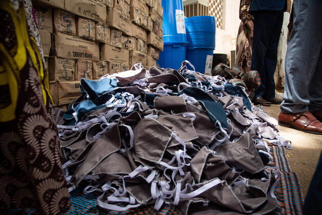 Donations from international NGOs (Non-Governmental Organizations) given to the city of Niamey continue to flow in the framework of the COVID-19 Preparation and Response Plan. Donations of sanitary equipment in particular (Soaps, kettles, Masks, ...) as here today given by a German NGO to the mayor and President of the Special Delegation of the city, Mr. Moctar Mamoudou.  NicolasxRemenex xLexPictorium LePictorium_0228011