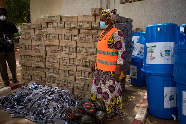 An employee of the technical services of the city of Niamey attends a donation ceremony. Donations from international NGOs (Non-Governmental Organizations) given to the city of Niamey continue to flow in the framework of the COVID-19 Preparation and Response Plan. Donations of sanitary equipment in particular (Soaps, kettles, Masks, ...) as here today given by a German NGO to the mayor and President of the Special Delegation of the city, Mr. Moctar Mamoudou.  NicolasxRemenex xLexPictorium LePictorium_0228016