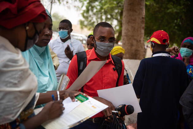 Donations from international NGOs (Non-Governmental Organizations) given to the city of Niamey continue to flow in the framework of the COVID-19 Preparation and Response Plan. Donations of sanitary equipment in particular (Soaps, kettles, Masks, ...) as here today given by a German NGO to the mayor and President of the Special Delegation of the city, Mr. Moctar Mamoudou. Events that are most often highlighted by the local press and which also shows how difficult it is for journalists to respect barrier gestures.  NicolasxRemenex xLexPictorium LePictorium_0228019