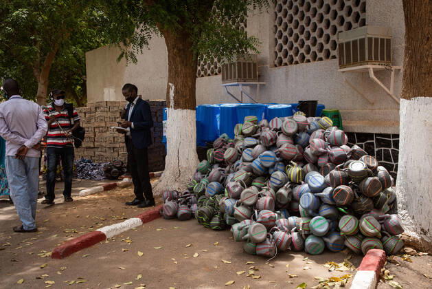 Donations from international NGOs (Non-Governmental Organizations) given to the city of Niamey continue to flow in the framework of the COVID-19 Preparation and Response Plan. Donations of sanitary equipment in particular (Soaps, kettles, Masks, ...) as here today given by a German NGO to the mayor and President of the Special Delegation of the city, Mr. Moctar Mamoudou.  NicolasxRemenex xLexPictorium LePictorium_0228020