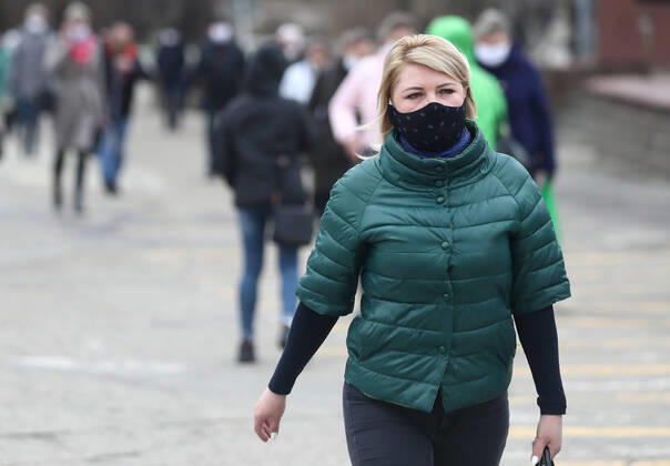 ULYANOVSK, RUSSIA - APRIL 16, 2020: Employees head to work at the UAZ Ulyanovsk Automobile Plant, a subsidiary of Sollers. UAZ has resumed operation since April 13 in compliance with sanitary regulations; according to a decree by the Ulyanovsk Region government, not more than 25% of the staff, engineering personnel, and office workers are to continue working remotely. Yegor Aleyev TASS  TS0D603F