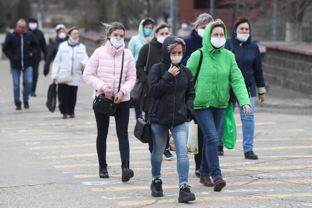 ULYANOVSK, RUSSIA - APRIL 16, 2020: Employees head to work at the UAZ Ulyanovsk Automobile Plant, a subsidiary of Sollers. UAZ has resumed operation since April 13 in compliance with sanitary regulations; according to a decree by the Ulyanovsk Region government, not more than 25% of the staff, engineering personnel, and office workers are to continue working remotely. Yegor Aleyev TASS  TS0D6040