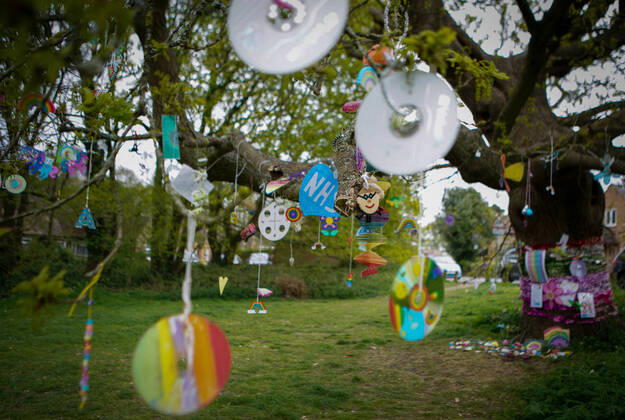 High Wycombe, UK. 16th April, 2020. A tree is decorated in positive messages & Thank You s to the NHS during the Covid-19 Pandemic as the UK Government advice to maintain social distancing and minimise time outside in High Wycombe on 16 April 2020. Copyright: xAndyxRowlandx PMI-3462-0017