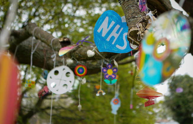 High Wycombe, UK. 16th April, 2020. A tree is decorated in positive messages & Thank You s to the NHS during the Covid-19 Pandemic as the UK Government advice to maintain social distancing and minimise time outside in High Wycombe on 16 April 2020. Copyright: xAndyxRowlandx PMI-3462-0027