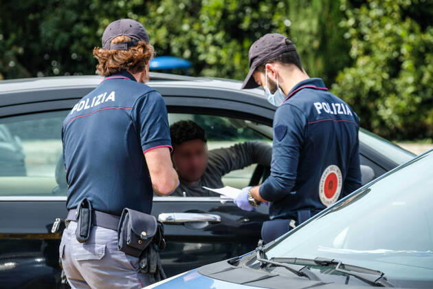 Coronavirus. LOCKDOWN. A1 motorway, carpet checks of vehicles in the Chianti Ovest rest area. Traffic police In the photo (Claudio Fusi Fotogramma, Florence - 2020-04-16) p.s. la foto e utilizzabile nel rispetto del contesto in cui e stata scattata, e senza intento diffamatorio del decoro delle persone rappresentate  Copyright: xClaudioxFusix xFOTOGRAMMAx