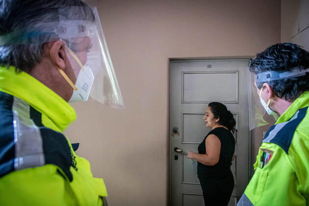 Milan - Coronavirus Emergency - Distribution of the masks donated to the municipality by the Chinese community in Aler homes. Civil protection volunteers deliver them on a family basis (Marco Passaro Fotogramma, - 2020-04-16) p.s. la foto e utilizzabile nel rispetto del contesto in cui e stata scattata, e senza intento diffamatorio del decoro delle persone rappresentate  Copyright: xMarcoxPassarox xFOTOGRAMMAx